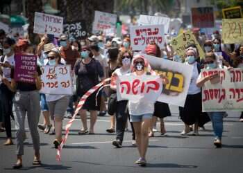 הפגנת העובדים הסוציאליים, קיץ 2020. צילום: מרים אלסטר, פלאש 90 ארנון בר-דוד: "בדיבורים אפשר להשיג את מה שאולי אפשר להשיג בשביתה"