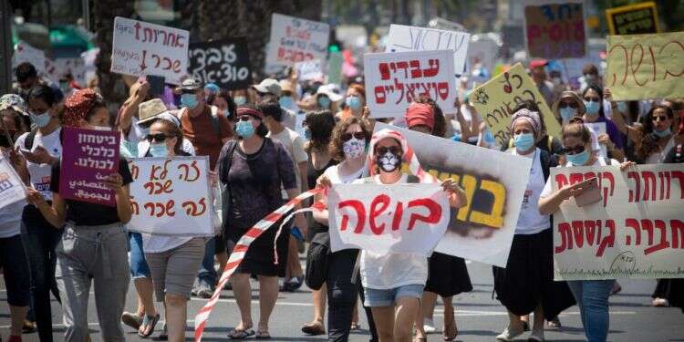 הפגנת העובדים הסוציאליים, קיץ 2020. צילום: מרים אלסטר, פלאש 90 ארנון בר-דוד: "בדיבורים אפשר להשיג את מה שאולי אפשר להשיג בשביתה"