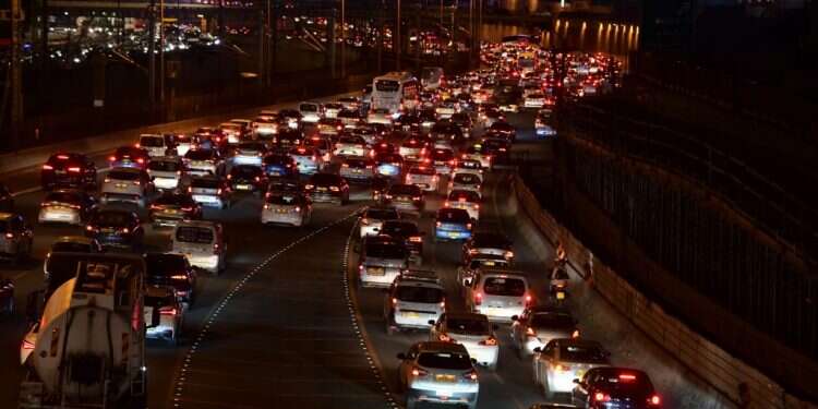 עומס תנועה בנתיבי איילון. צילום: אבשלום שושני, פלאש 90