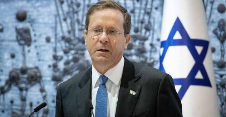 נשיא המדינה יצחק הרצוג. צילום: יונתן זינדל/פלאש90 מחמיר באלימות במשפחה, מקל בסמים קלים: נחשפה מדיניות החנינה של הרצוג