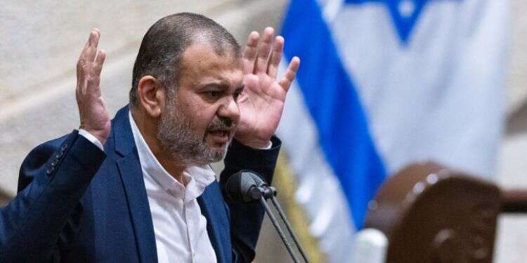 חשש בקואליציה ממשבר חוק החשמל: שקד, טאהא וליברמן נועדו