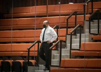 נפתלי בנט, אתה לא שופט קו