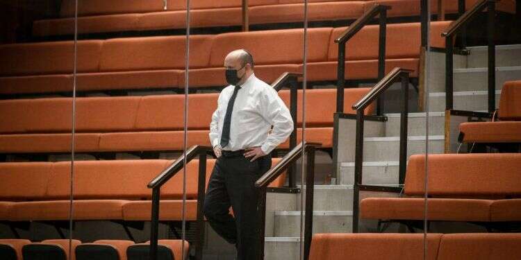 נפתלי בנט, אתה לא שופט קו