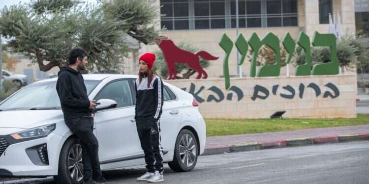 גילת. צילום: יוסי אלוני "הנהיגה פה היא משהו מסוכן. חוקי התנועה כאילו לא קיימים בכלל"