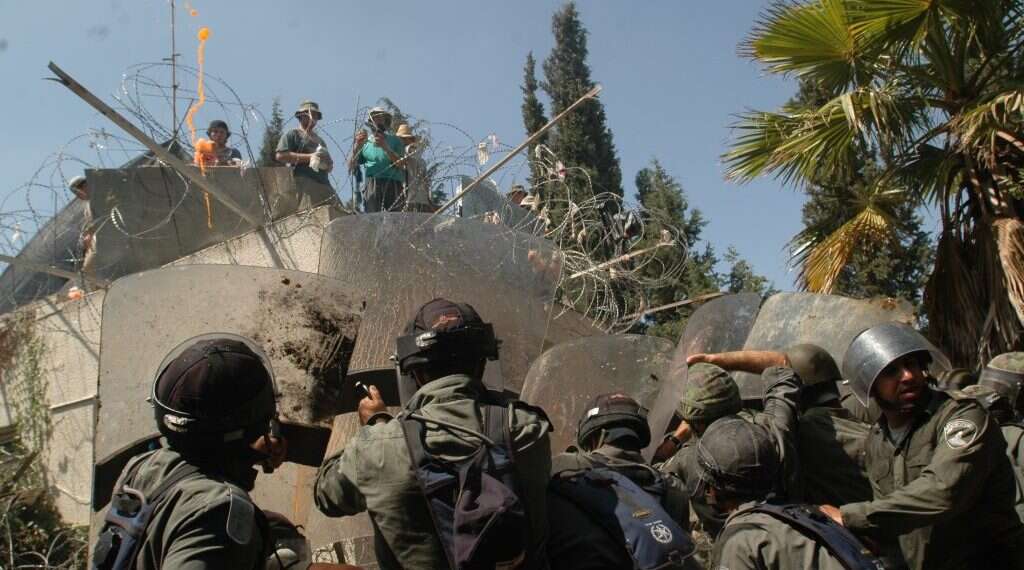 פינוי חומש, 2005. צילום: פלאש 90