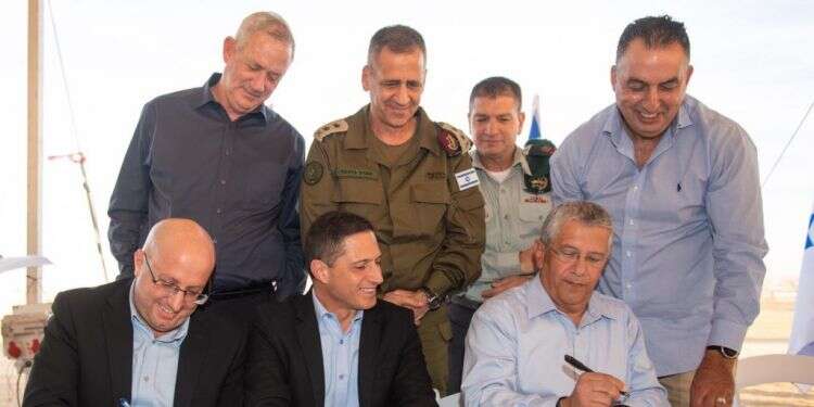 הנחת אבן הפינה לבסיס אמ