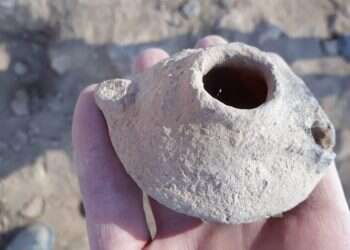 אור קטן: נר בן 700 שנה נמצא בסוסיא הקדומה