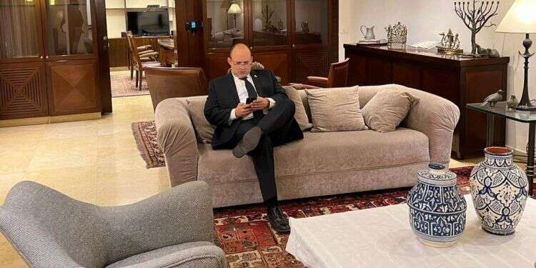 נפתלי בנט בביקור במעון הרשמי בבלפור בתחילת הקדנציה כעבור חצי שנה: בנט ביקר בבלפור