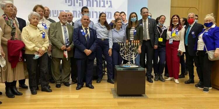 ניצולות שואה בטקס חנוכה בכנסת "חיבור טבעי ומרגש": ניצולות שואה השתתפו בטקס חנוכה בכנסת