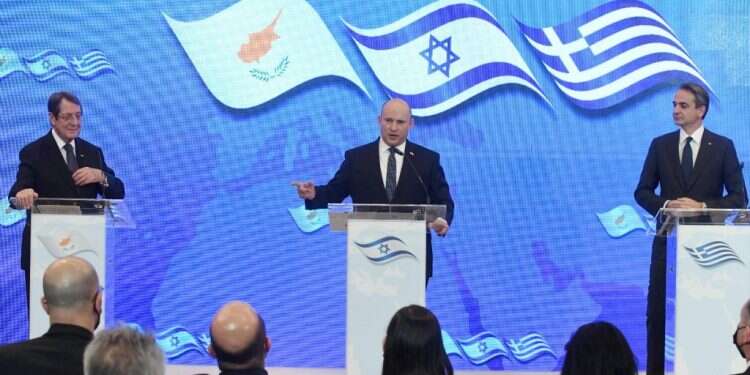 פסגה משולשת: בנט נפגש עם נשיא קפריסין וראש ממשלת יוון