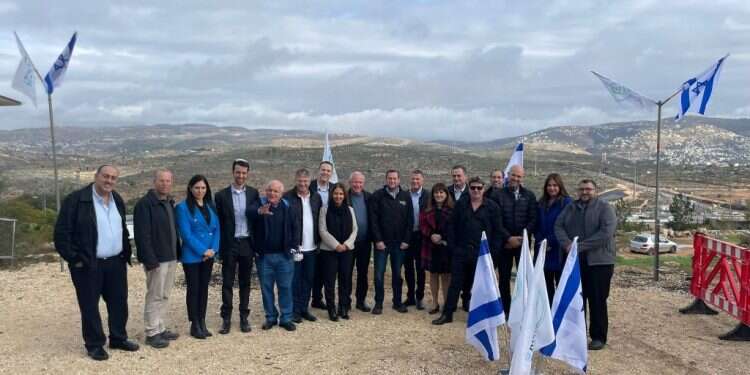 חברי הליכוד בסיור בשומרון: "אנחנו עומדים לפני אוסלו ג'"