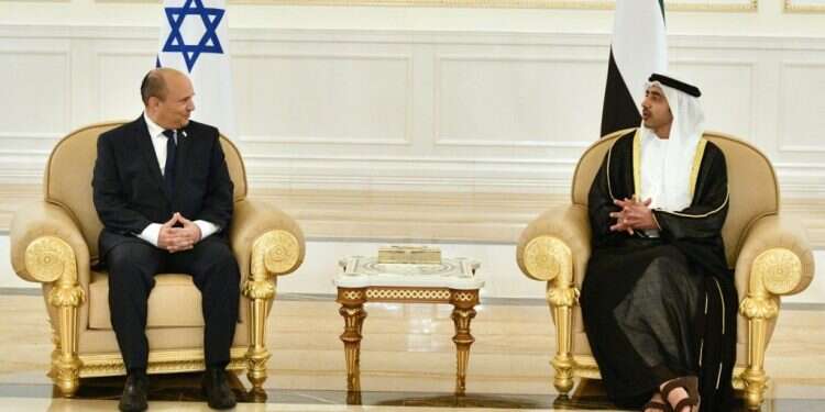 לראשונה, בנט באיחוד האמירויות: "מצפים לחזק את מערכת היחסים בין המדינות"