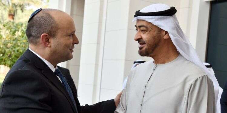 נפתלי בנט עם יורש העצר שייח׳ מוחמד בן זאיד. צילום: חיים צח, לע על רקע השיחות בין איחוד האמירויות לאיראן: בנט בביקור ראשון במדינה