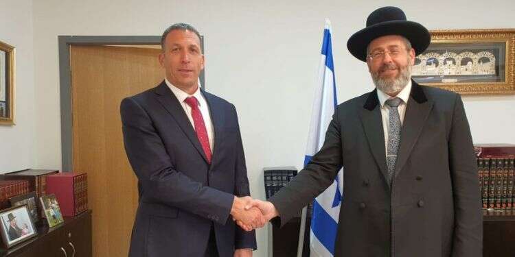 השר מתן כהנא עם הרב הראשי דוד לאו