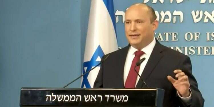 בנט במסיבת העיתונאים מכריז על תחילת הגל החמישי. צילום מסך מחדשות 12 רה"מ בנט: "האומיקרון מתפשט מהר, הגל החמישי החל"