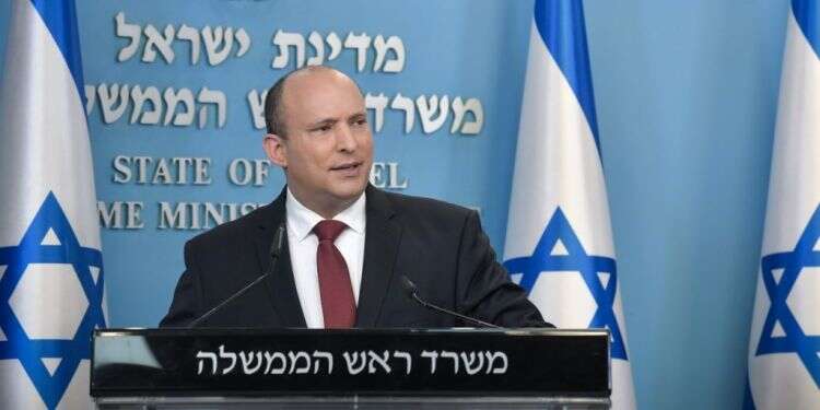 ראש הממשלה בנט במסיבת עיתונאים. צילום: קובי גדעון/ -לע מסיבת העיתונאים של בנט: כך לא נראית מנהיגות