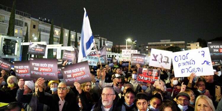 הפגנת הימין בכיכר הבימה בתל־אביב. צילום: יוסי זליגר