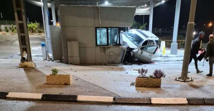 זירת הפיגוע. צילום: רשות המעברים במשרד הביטחון פיגוע דריסה בשומרון: האם ישראל בתוך גל פיגועים?