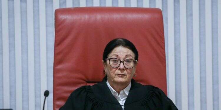 נשיאת ביהמ בית המשפט העליון מציג: אנטי-דמוקרטיה מהותית