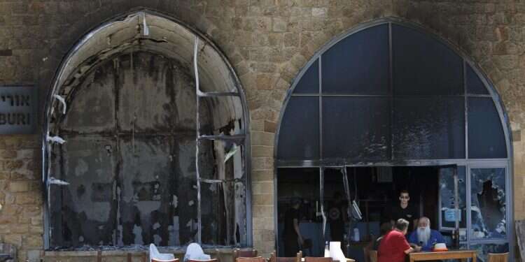 מסעדת אורי בורי בעכו, שהוחרבה בפרעות  מסעדת אורי בורי בעכו, שהוחרבה בפרעות "שומר החומות". צילום: גטי אימג'ס