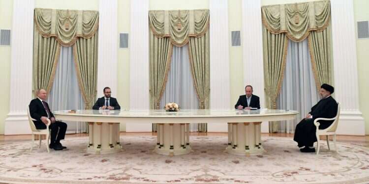 פגישת נשיא איראן ראיסי ברוסיה עם פוטין.צילום: EPA שיתוף פעולה מטריד: תוצאות הפגישה של ראיסי ופוטין