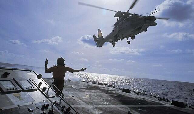 מסוק העטלף באימון. צילום: דובר צה מסוק צבאי התרסק מול חופי חיפה, שני טייסים נהרגו וקצין נוסף נפצע