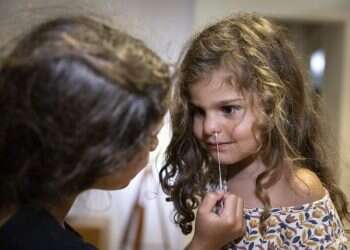 הפוליטיקה שמאחורי הפרטת המגפה