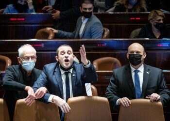 לפרסם, להגיב או לשתוק: הדילמה הגדולה של ימינה