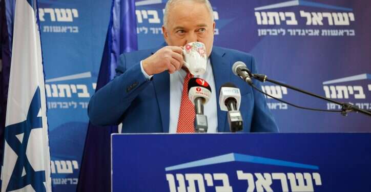 "אין גבול לציניות": תגובות סוערות לכוונתו של ליברמן לבקש דיון חוזר בבג"ץ המעונות