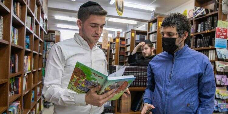 פרשה שטלטלה את הרחוב החרדי. ספרי חיים ולדר. צילום: יוסי אלוני "זה שוק הסיפור הזה". כיצד פרשת חיים ולדר טלטלה את הרחוב החרדי?