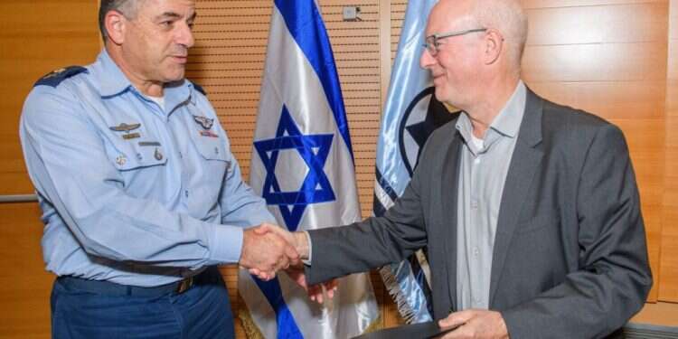 מפקד חיל האוויר עמיקם נורקין בטקס חנוכת המרכז לחקר מדיניות ואסטרטגית אוויר בחלל. צילום: ישראל הדרי לראשונה, באוניברסיטה בישראל: מרכז לחקר מדיניות ואסטרטגית אוויר וחלל