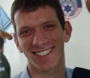 "חן בחר לשרת כטייס בחיל הים כדי להתרחק ממלחמות"