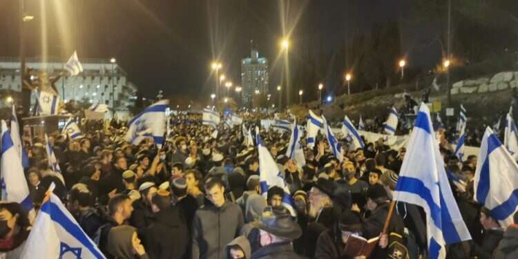 אלפים הפגינו בעצרת הימין מול משרד ראש הממשלה