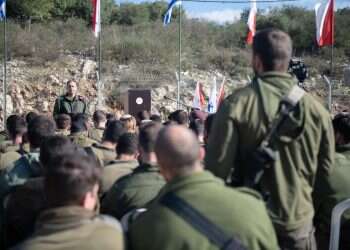 הרמטכל אביב כוכבי בביקור ביחידת אגוז. צילום דו אחרי האסון: סיירת אגוז חוזרת לאימונים