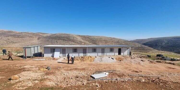 תמונות מתוך דף הפייסבוק של מועיד שבאן חומה ומגדל: גרסת הרשות הפלסטינית