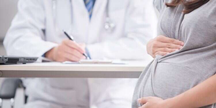 צילום: שאטרסטוק "כואב לך? תתפללי": אפליה ברפואת נשים על רקע דתי