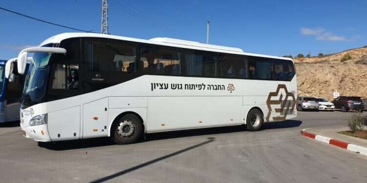אוטובוס של החברה לפיתוח גוש עציון. צילום: יח הקיצוץ שפוגע בחלשים ביותר