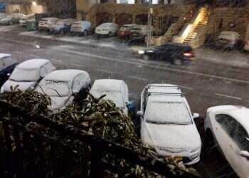 הבירה נצבעת לבן: שלג החל לרדת בירושלים