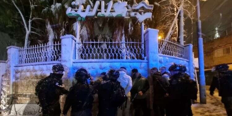 שלג ואבנים: ערבים במזרח ירושלים ניצלו את המצב לאירועים אלימים