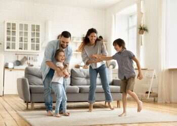 איך לגדל ילדים שמחים באמת