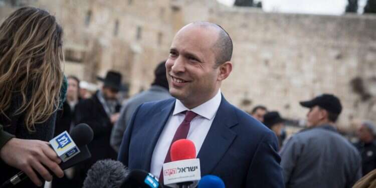 נפתלי בנט בכותל. הדס פרוש/פלאש 90 ראשי התנועה הקונסרבטיבית: בנט, אנחנו מרגישים נבגדים