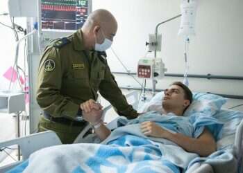 הקצין שנפצע בהתרסקות המסוק משחזר