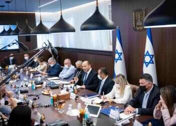 בנט בישיבת הממשלה: "אם כולנו ננהג באחריות – נתגבר גם על הגל הזה"