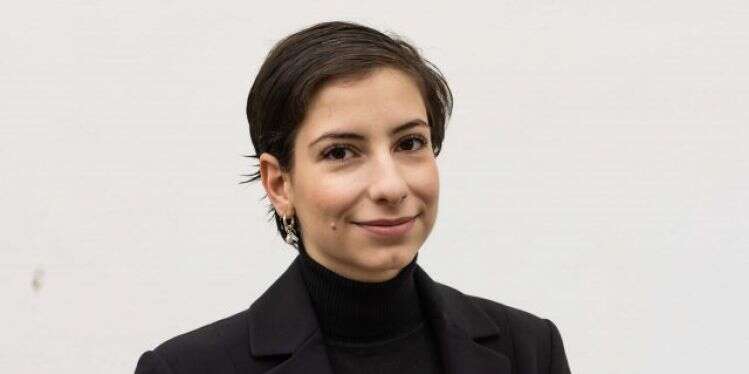 ענבל שומר, מאפרת ומעצבת תסרוקות. צילום: אריק סולטן צילום: אריק סולטן