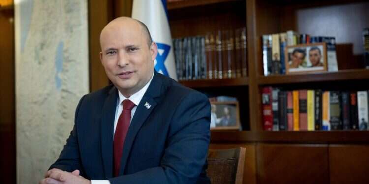 מ"מקור ראשון" ועד "הארץ": מה עומד מאחורי בליץ הראיונות של בנט?