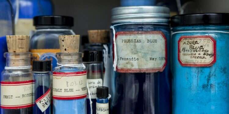 במספרים מופיע של קוד הRGB של כל גוון - ההרכב שלו בשלושה צבעים, אדום, ירוק וכחול (משמאל לימין)