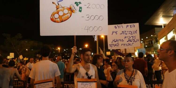 הפגנה בפתח תקווה נגד החלטת היועמ אישור ועדת החקירה, מאחורי הקלעים: לחץ כבד על שרים שהתלבטו