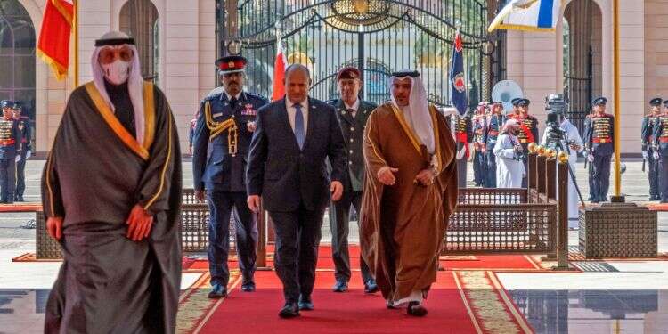 ראש הממשלה בנט ויורש העצר אל־ח'ליפה, השבוע. צילום: AFP