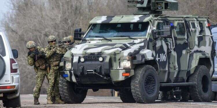 הכוחות באוקראינה מתכוננים. צילום: EPA "פוטין הוא לא חבר": ישראל צריכה לבחור נכון