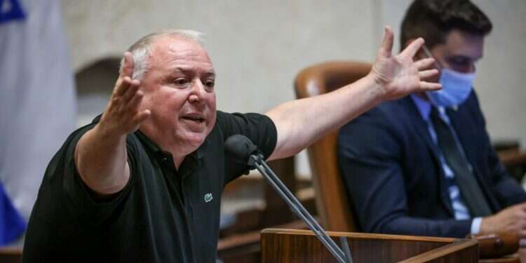 ח בג"ץ ביטל את הדחת יו"ר חברת דואר ישראל